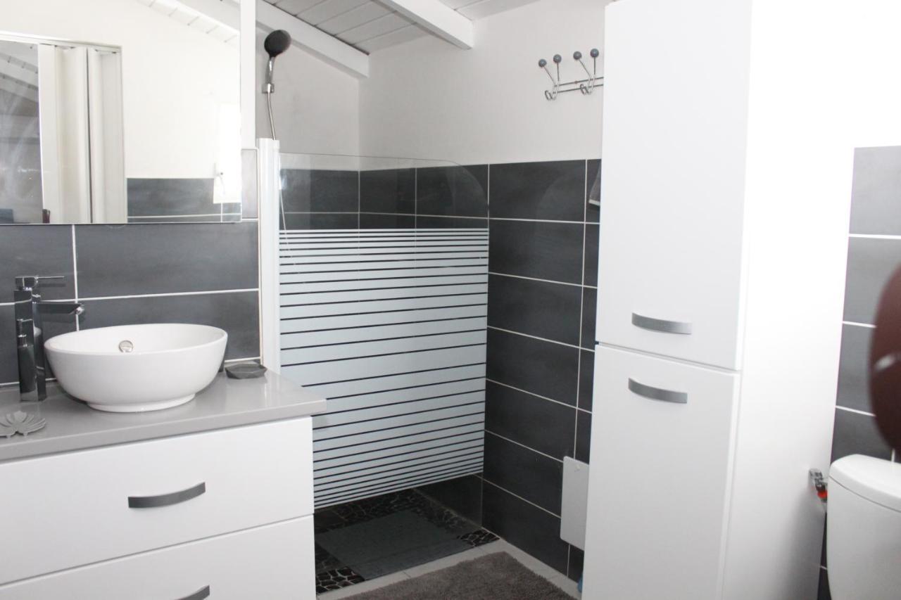 Hotel Lauraym 1 Baie-Mahault Esterno foto
